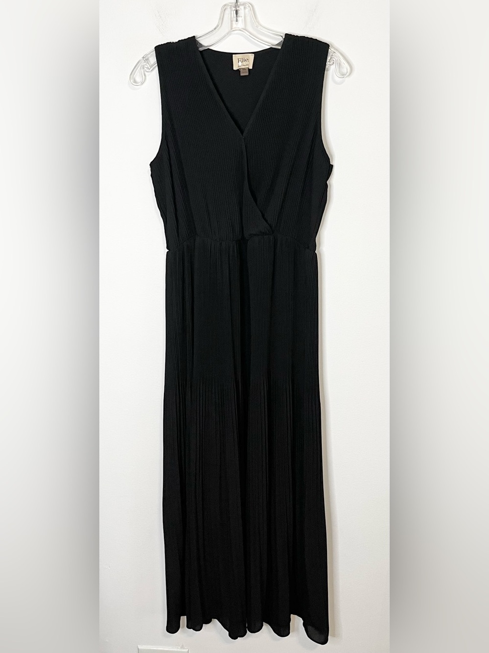 Elie Tahari Sleeveless Micro Pleated Faux Wrap Midi Dress in Black. Size Medium